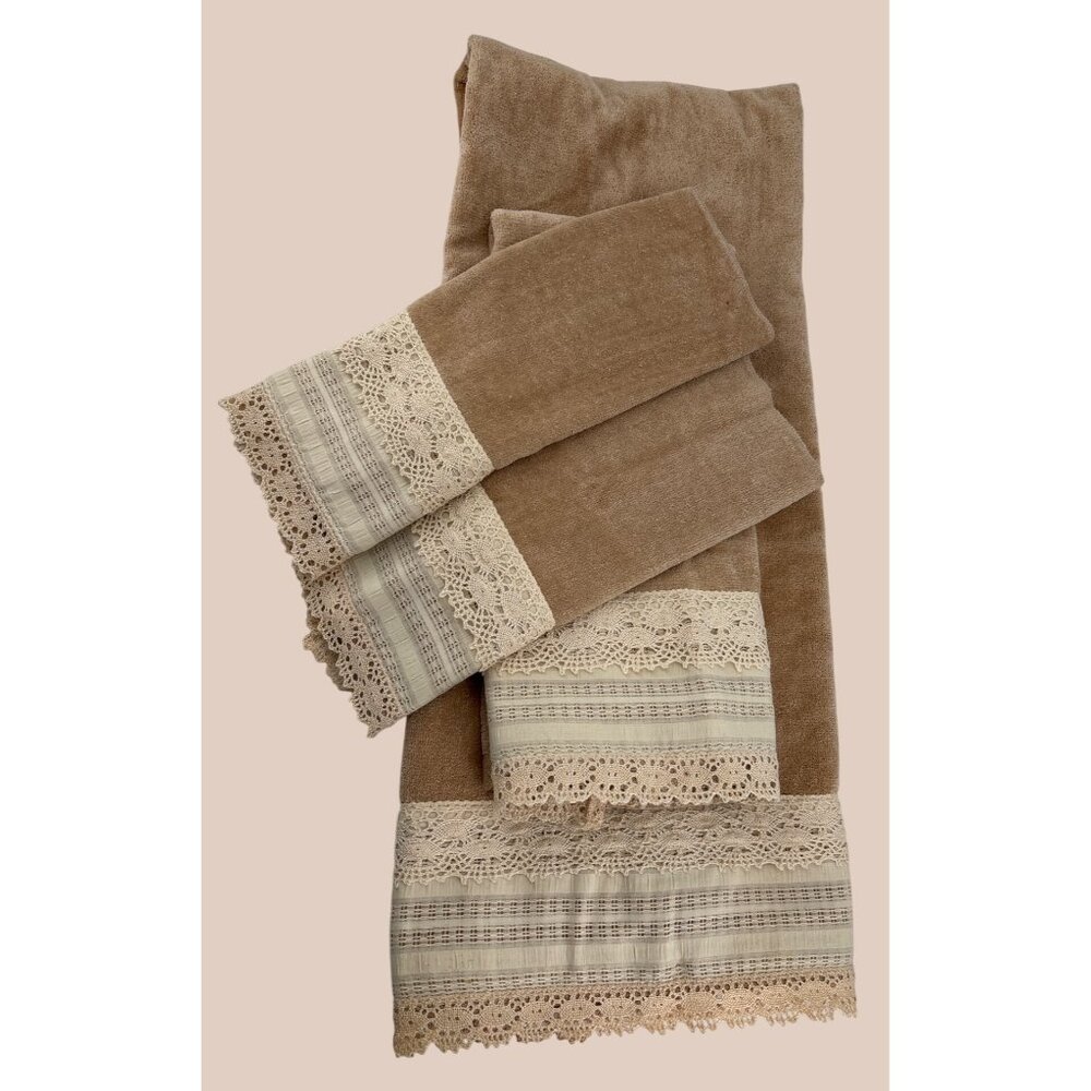 Avanti By Springsmaid Towel‎ Set With Lace Trim